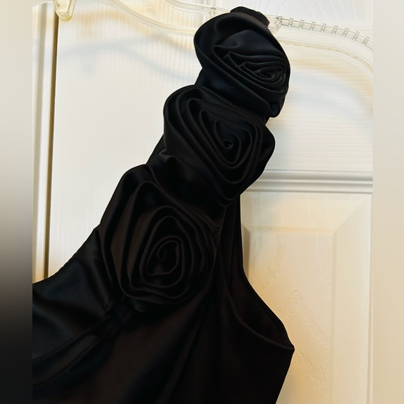 Black Shoulder party dress - Picture 3 of 9